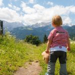 L’été à la montagne avec bébé : les précautions à prendre en considération