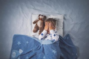 Pourquoi un enfant de 3 ans se réveille la nuit ?